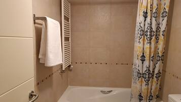 Apartamento, 1 habitación, chimenea, vistas a la ciudad | Baño