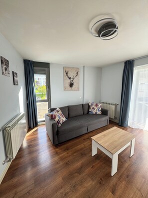 Apartamento, 1 habitación, chimenea, vistas a la ciudad | Sala de estar