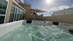 A hot tub with a view of a building and a clear sky. - Modern Family Home Near the Pool With Private Jacuzzi! (Mogan)