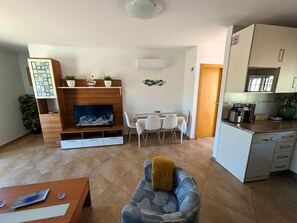 House, 3 Bedrooms, Smoking, Balcony | Dining room - Alamillo House - Sea and Mountain Views - 700 Metres From the Beach (Mazarrón)