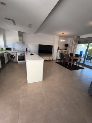 Appartement, 2 chambres, fumeurs, terrasse | Salle de séjour