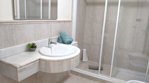 Apartamento, 2 quartos, acessível, terraço | Banheiro