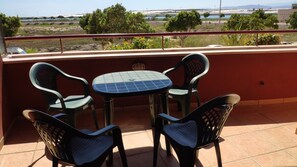 Apartamento, 2 quartos, acessível, terraço | Opções para refeição ao ar livre
