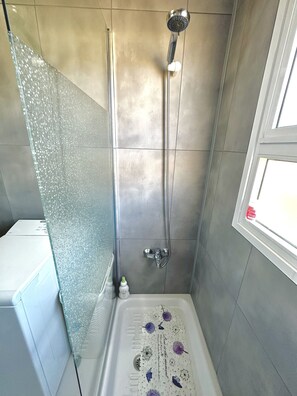 Apartamento, 2 quartos, para fumantes, sacada | Banheiro | Papel higiênico 