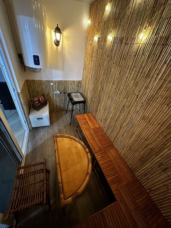 Apartment, 2 Bedrooms, Smoking, Balcony | Interior