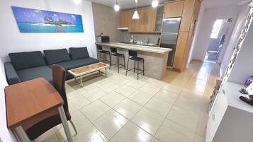 Căn hộ, 2 phòng ngủ, hút thuốc, ban công | Khu phòng khách | Sách