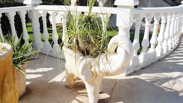 Bungalou, 2 dormitoris, pati, vistes al jardí | Exterior