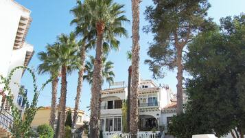 Bungalow, 2 kamar tidur, patio, pemandangan kebun | Bagian depan properti