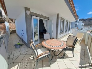 Apartment, 2 Bedrooms, Smoking | Outdoor dining