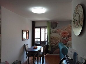 Apartment, 2 Bedrooms, Balcony, Garden View | Interior