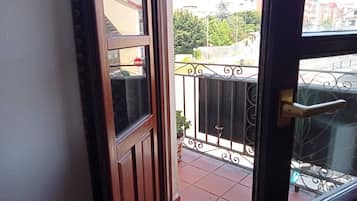 Apartment, 2 Bedrooms, Balcony, Garden View | Interior