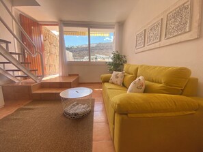 House, 2 Bedrooms, Smoking, Balcony | Living room - Modern Duplex Apartment Near Swimming Pool (Mogan)