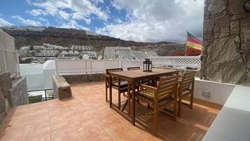 House, 2 Bedrooms, Smoking, Balcony | Terrace/patio