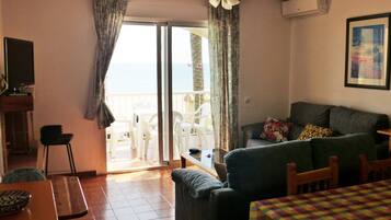 Appartement, 2 slaapkamers, terras, uitzicht op zee | Woonruimte