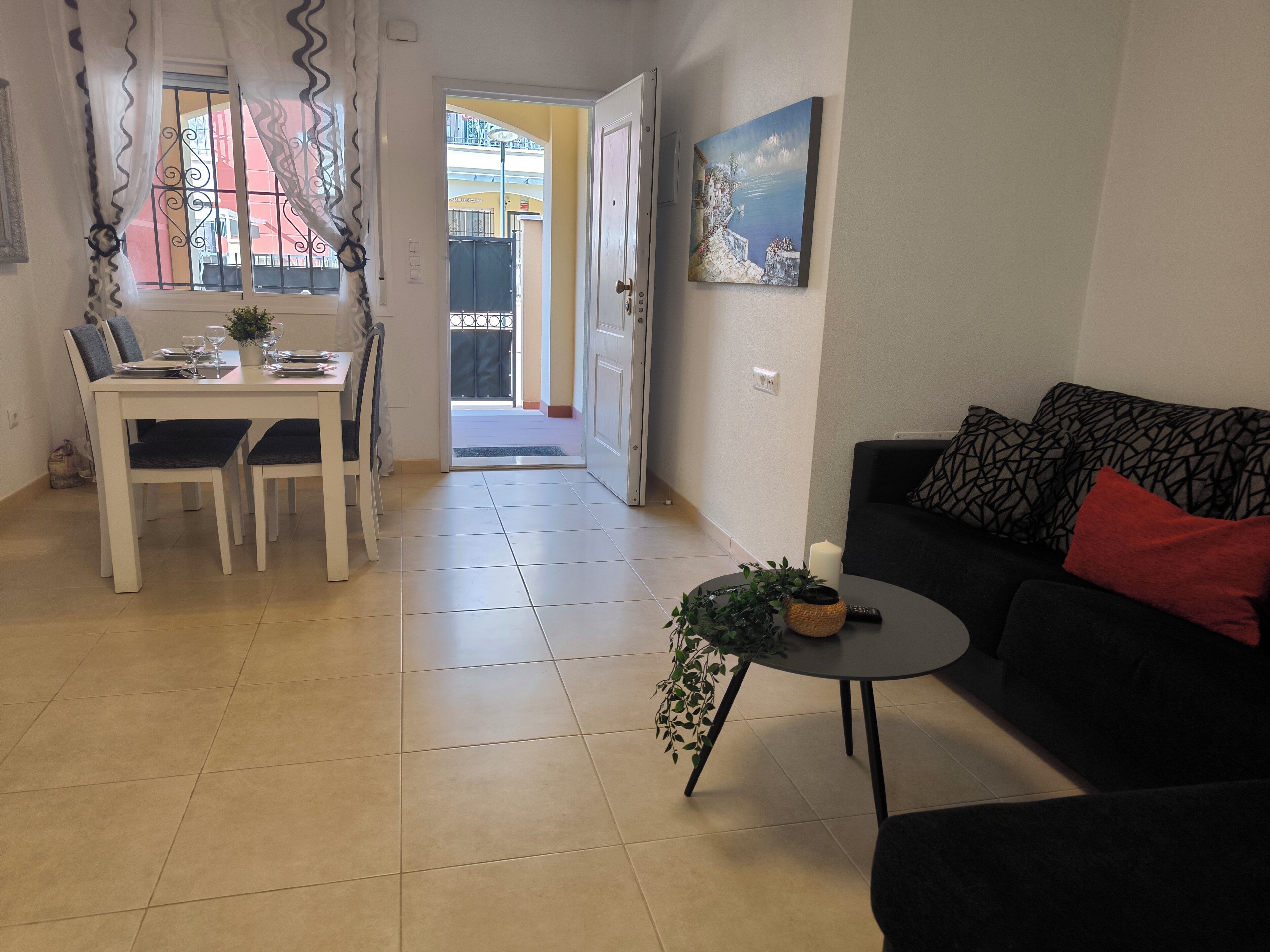 Căn hộ, 2 phòng ngủ, sân hiên | Phòng khách