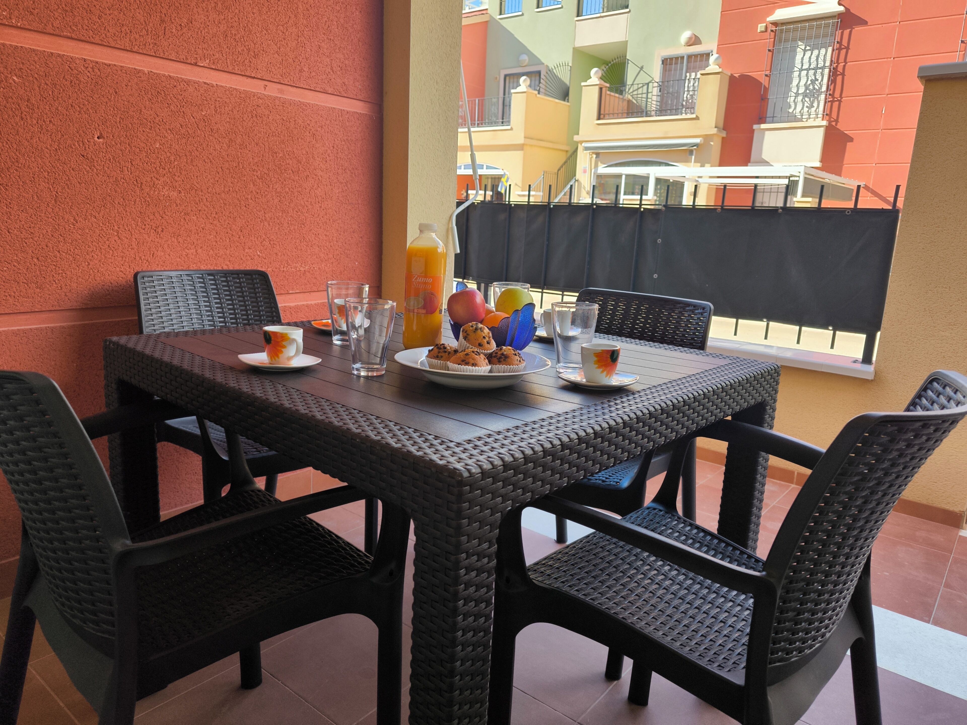 Apartemen, 2 kamar tidur, patio | Ruang makan
