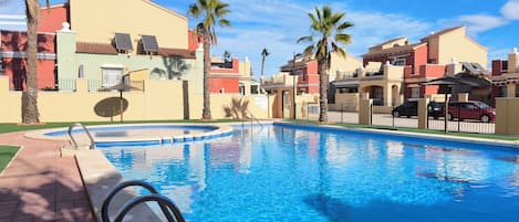 Appartement, 2 chambres, patio | Piscine