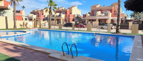 Leilighet, 2 soverom, terrasse | Basseng | Utendørsbasseng