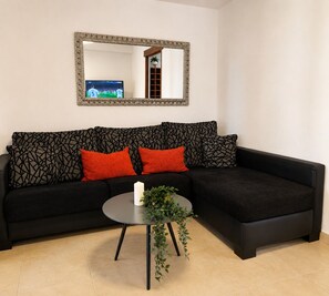 Apartment, 2 Bedrooms, Patio | Living room