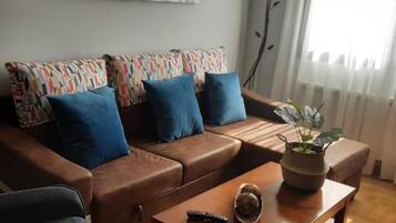 Apartment, 2 Bedrooms, Garden View | Interior