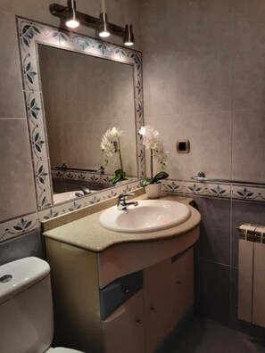 Apartment, 2 Bedrooms, Garden View | Bathroom - Sellamante2 Cozy and Stylish Apartment (Ribadesella)