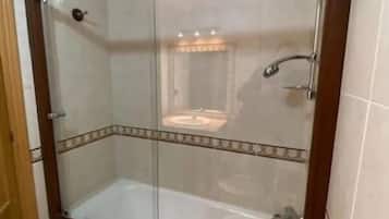 Apartment, 2 Bedrooms, Garden View | Bathroom shower