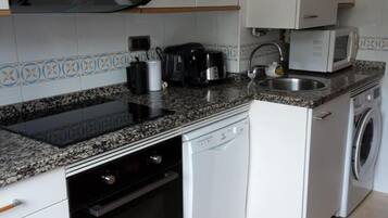 Apartment, 2 Bedrooms, Garden View | Interior