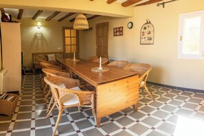 House, 5 Bedrooms, Smoking, Balcony | Dining