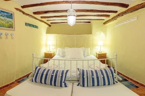 House, 5 Bedrooms, Smoking, Balcony - Experience the Rural Spain With Wine, Activities and More at Sidro & Co (Secastilla)