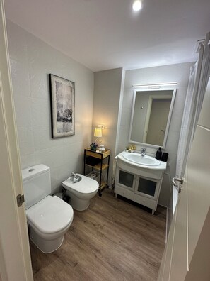 Leilighet, 2 soverom, tilgjengelighetstilpasset, terrasse | Bad