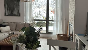 Apartment, 2 Bedrooms, Accessible, Terrace | Living room