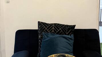 Room, 1 Bedroom, Smoking, Patio | Living room