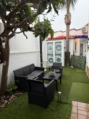Room, 1 Bedroom, Smoking, Patio | Living room - Room-apartment's Independent Golum (Mairena del Aljarafe)