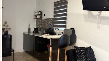 Room, 1 Bedroom, Smoking, Patio | Living room