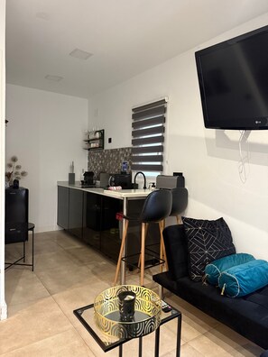 Room, 1 Bedroom, Smoking, Patio | Living room - Room-apartment's Independent Golum (Mairena del Aljarafe)