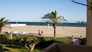 Leilighet, 2 soverom, balkong, havutsikt | Strand