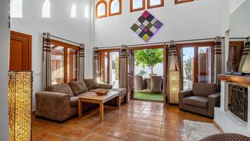 Villa, 6 Bedrooms, Accessible, Smoking | Lounge