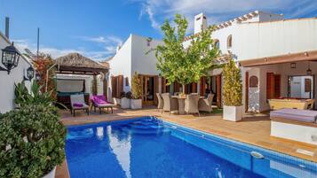 Kolam renang outdoor