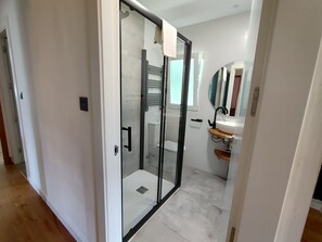 Chalet, 4 Bedrooms, Balcony, Garden View | Bathroom - Chalet Las Llamas on Llanes (Llanes)