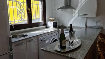 Villa, 6 Bedrooms, Smoking, Private Pool | Interior