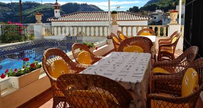 Villa With Pool, air Conditioning and Wi-fi