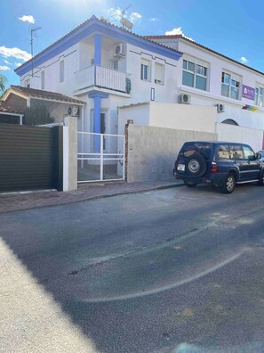 Room, 1 Bedroom, Accessible, Smoking | Parking