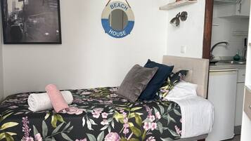 Room, 1 Bedroom, Accessible, Smoking | 1 bedroom
