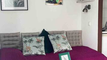 Room, 1 Bedroom, Accessible, Smoking | Living area