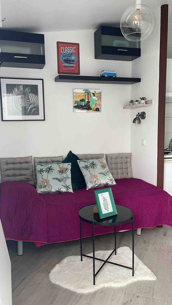 Huone, 1 makuuhuone, esteetön, tupakointi sallittu | Oleskelualue