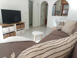 House, 2 Bedrooms, Smoking, Patio | Living room