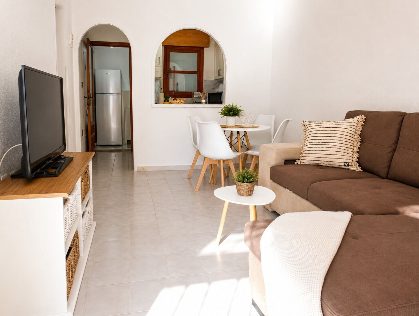 House, 2 Bedrooms, Smoking, Patio | Living room