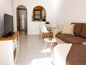 Σπίτι, 2 Υπνοδωμάτια, Καπνιστών, Αίθριο | Καθιστικό