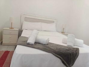 House, 2 Bedrooms, Smoking, Patio - Charming House With Nature (Torrevieja)
