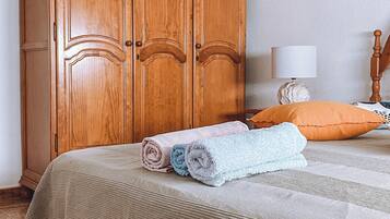 Apartment, 4 Bedrooms, Smoking, Balcony | 4 bedrooms